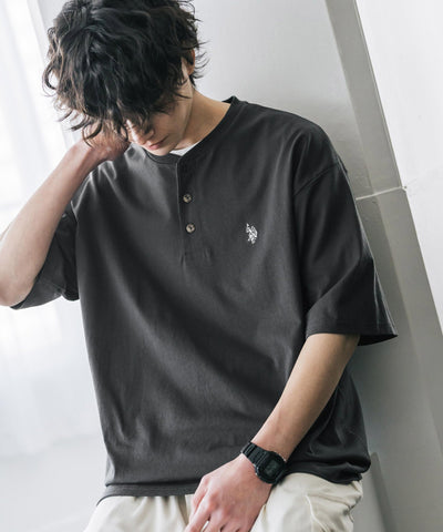 U.S. POLO ASSN. / 刺繡亨利領短袖T恤