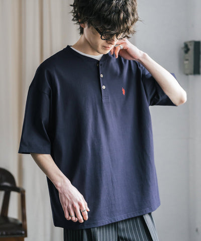 U.S. POLO ASSN. / 刺繡亨利領短袖T恤