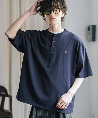 U.S. POLO ASSN. / 刺繡亨利領短袖T恤