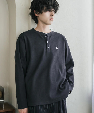 U.S. POLO ASSN. / 刺繡格紋 亨利領長袖T恤（日本聯名限定）