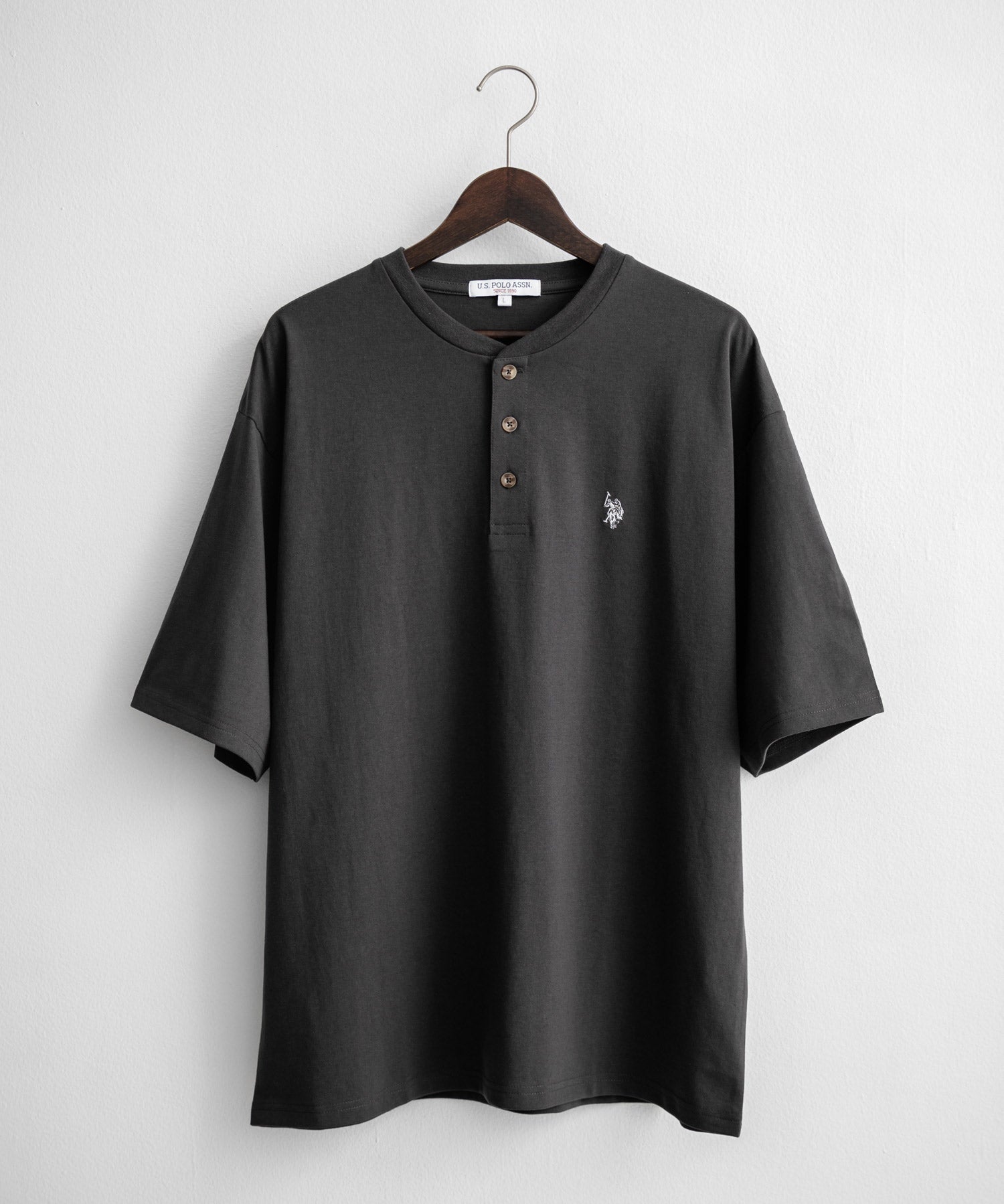 U.S. POLO ASSN. / 刺繡亨利領短袖T恤