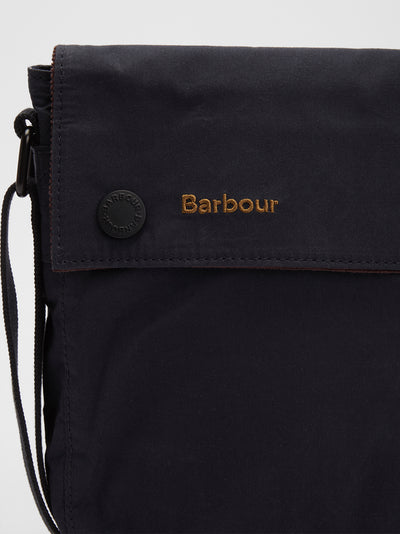 BARBOUR / 多功能極簡設計 TRANSPORT 斜背包