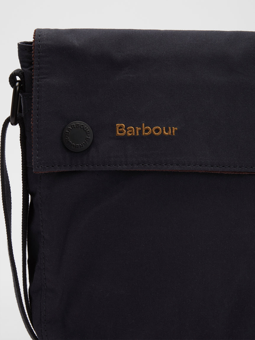 BARBOUR / 多功能極簡設計 TRANSPORT 斜背包