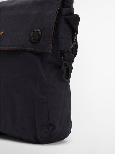 BARBOUR / 多功能極簡設計 TRANSPORT 斜背包