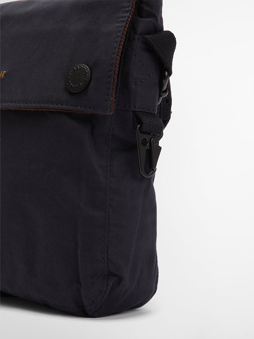 BARBOUR / 多功能極簡設計 TRANSPORT 斜背包