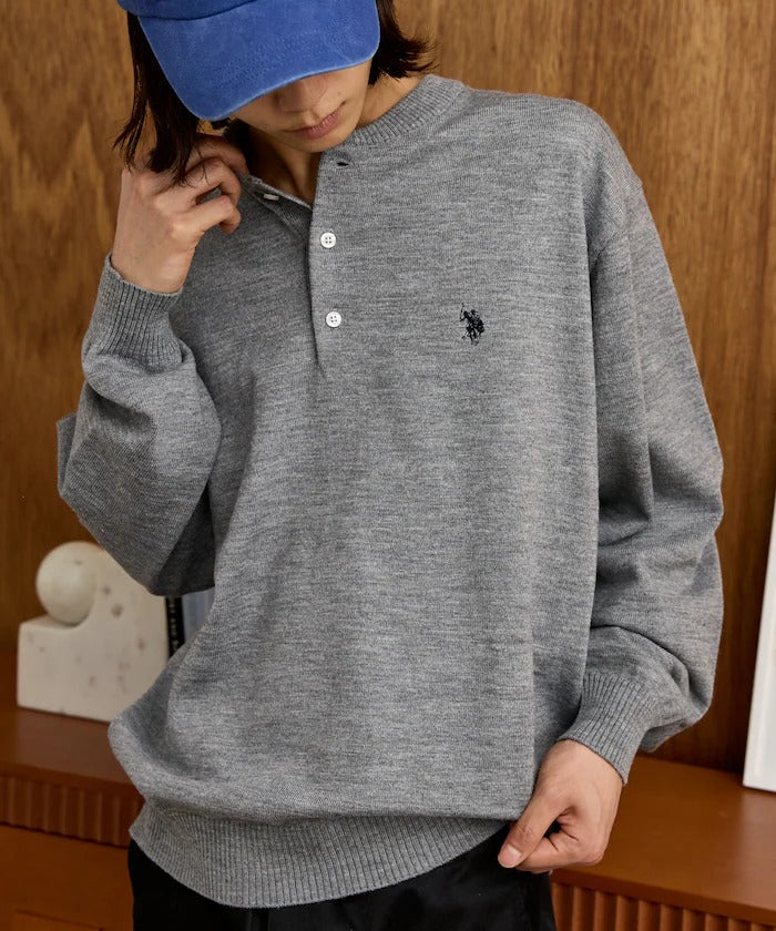 U.S. POLO ASSN. × PUBLUX / 單點刺繡亨利領針織衫（日本聯名限定）