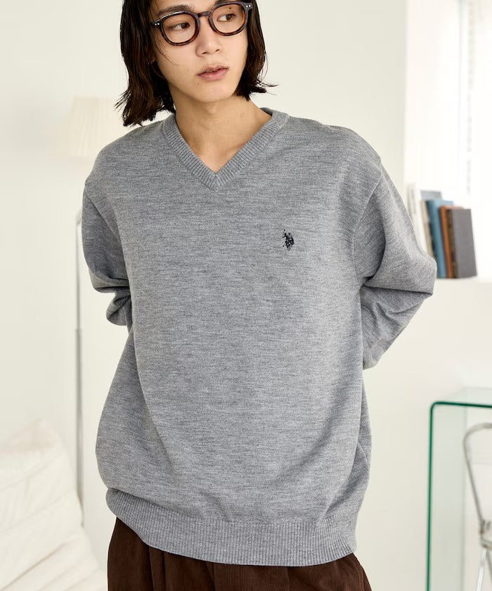 U.S. POLO ASSN. × PUBLUX / 刺繡V領針織衫（日本聯名限定）