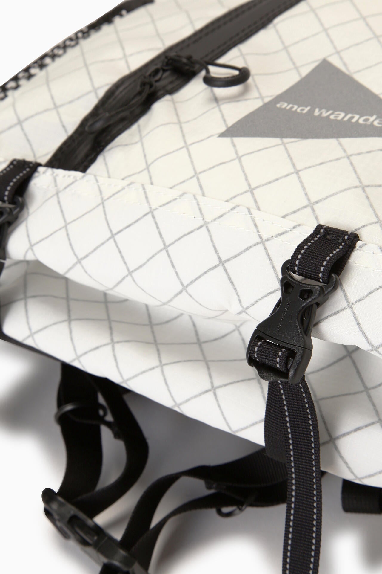 and wander ECOPAK 18L / 防水結構輕量背包