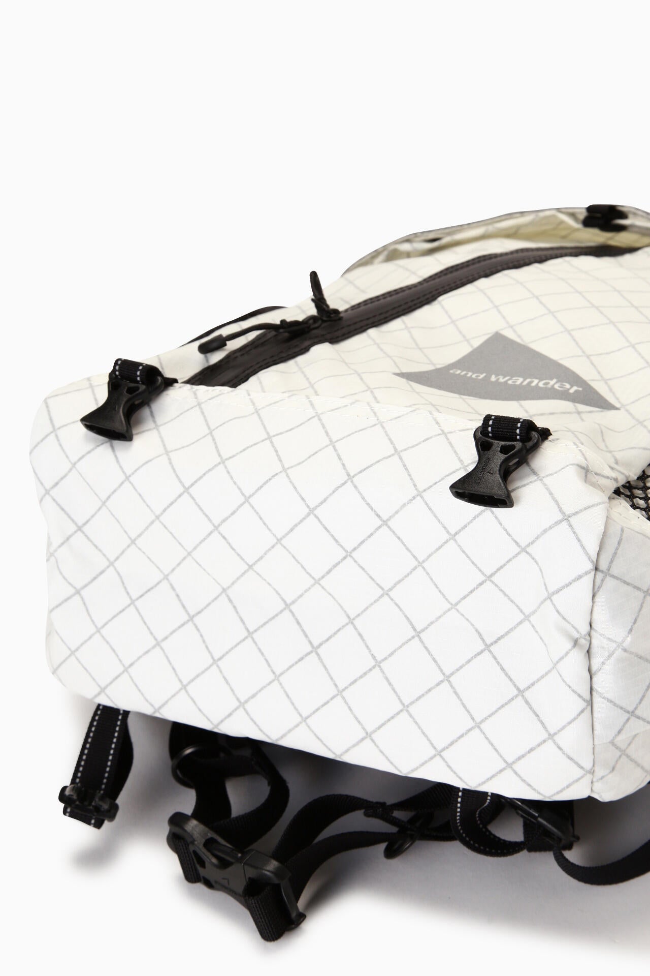 and wander ECOPAK 18L / 防水結構輕量背包