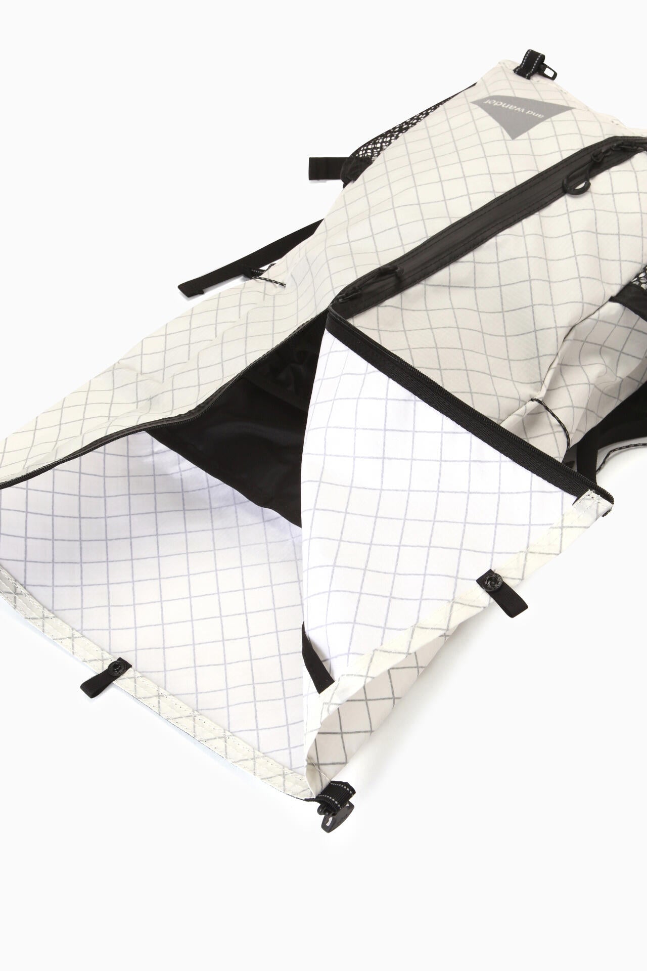 and wander ECOPAK 18L / 防水結構輕量背包