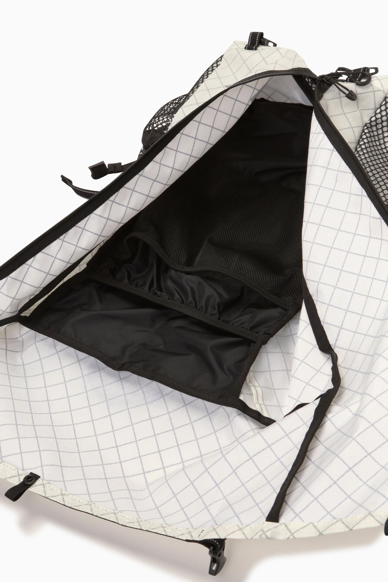 and wander ECOPAK 18L / 防水結構輕量背包