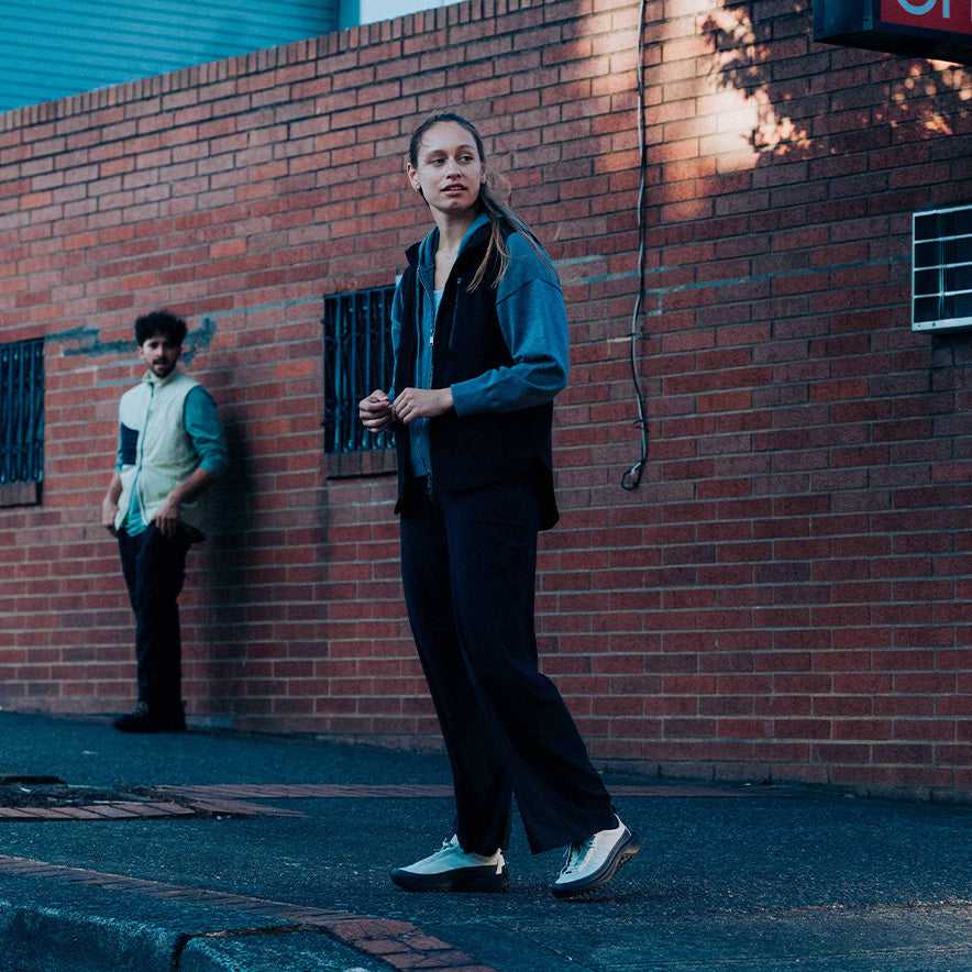 KEEN KS MINO SILVER BIRCH/BLACK 女鞋