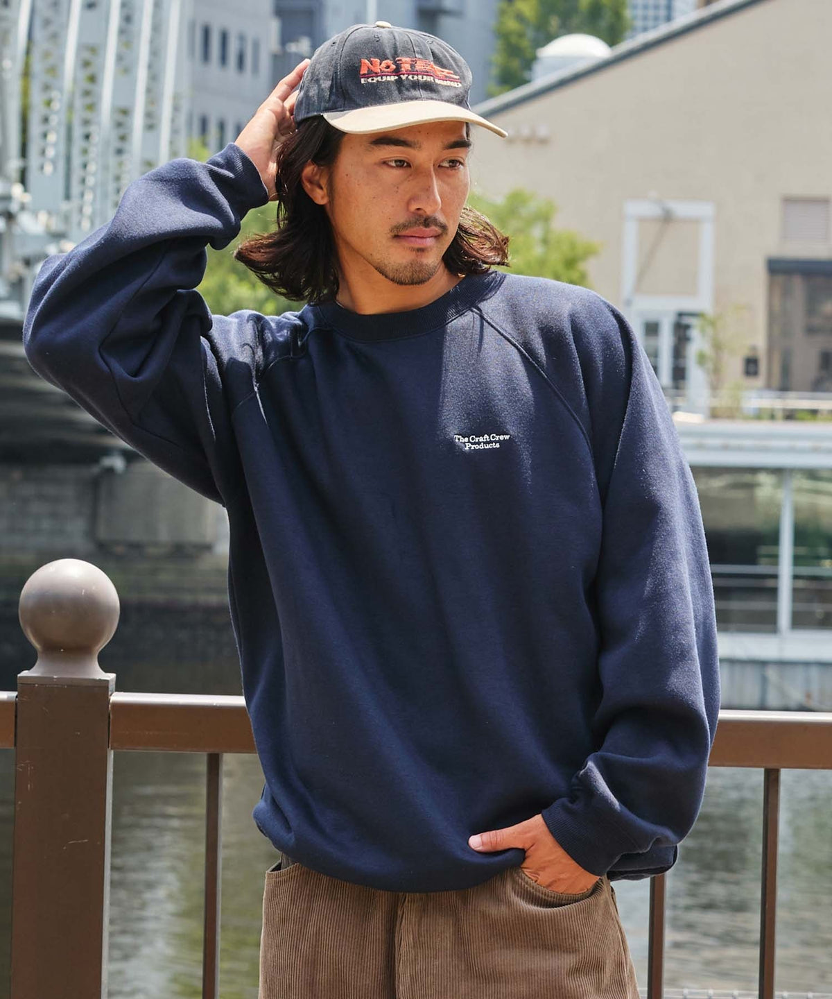 THE CRAFT CREW PRODUCTS / 內刷毛 插肩袖 圓領衫（LOGO刺繡．抽繩下擺）