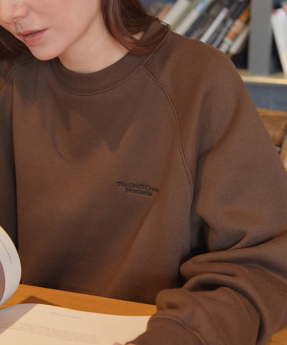 THE CRAFT CREW PRODUCTS / 內刷毛 插肩袖 圓領衫（LOGO刺繡．抽繩下擺）