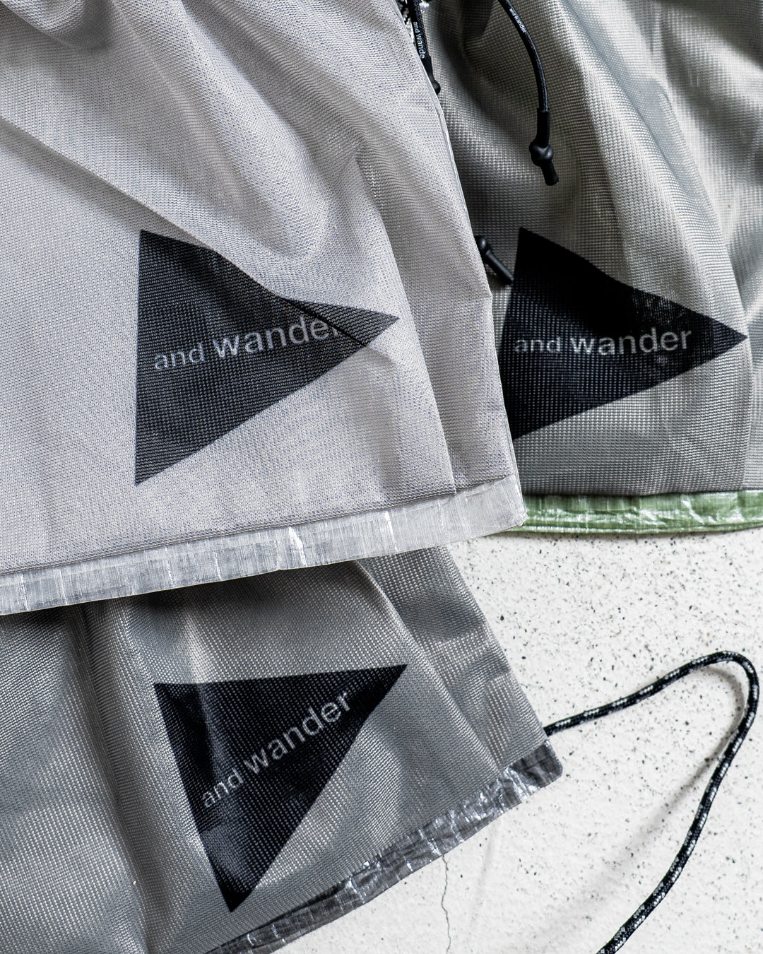 and wander UL sacoche with Dyneema / Dyneema® 複合纖維輕量防潑水隨身包
