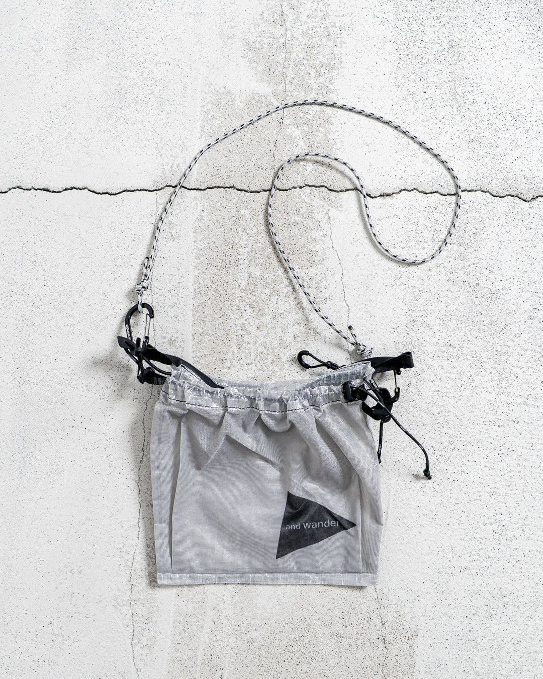 and wander UL sacoche with Dyneema / Dyneema® 複合纖維輕量防潑水隨身包