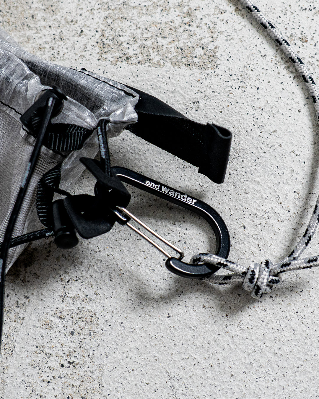 and wander UL sacoche with Dyneema / Dyneema® 複合纖維輕量防潑水隨身包