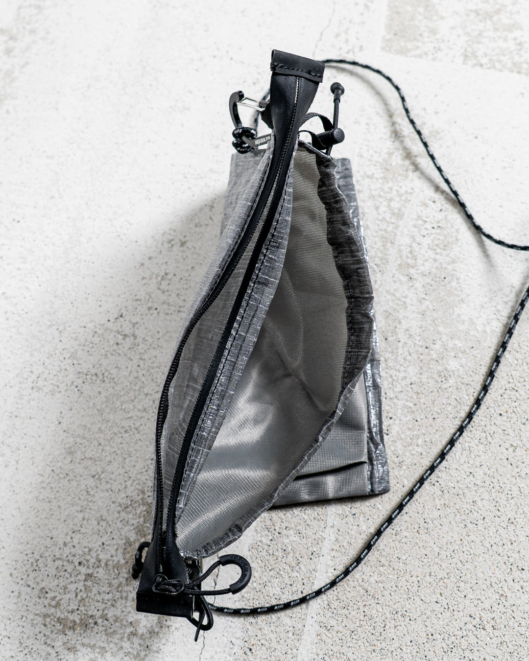 and wander UL sacoche with Dyneema / Dyneema® 複合纖維輕量防潑水隨身包
