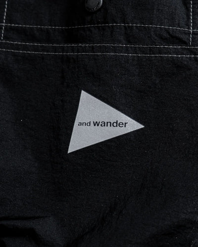 and wander / 皺褶尼龍雙口袋襯衫外套