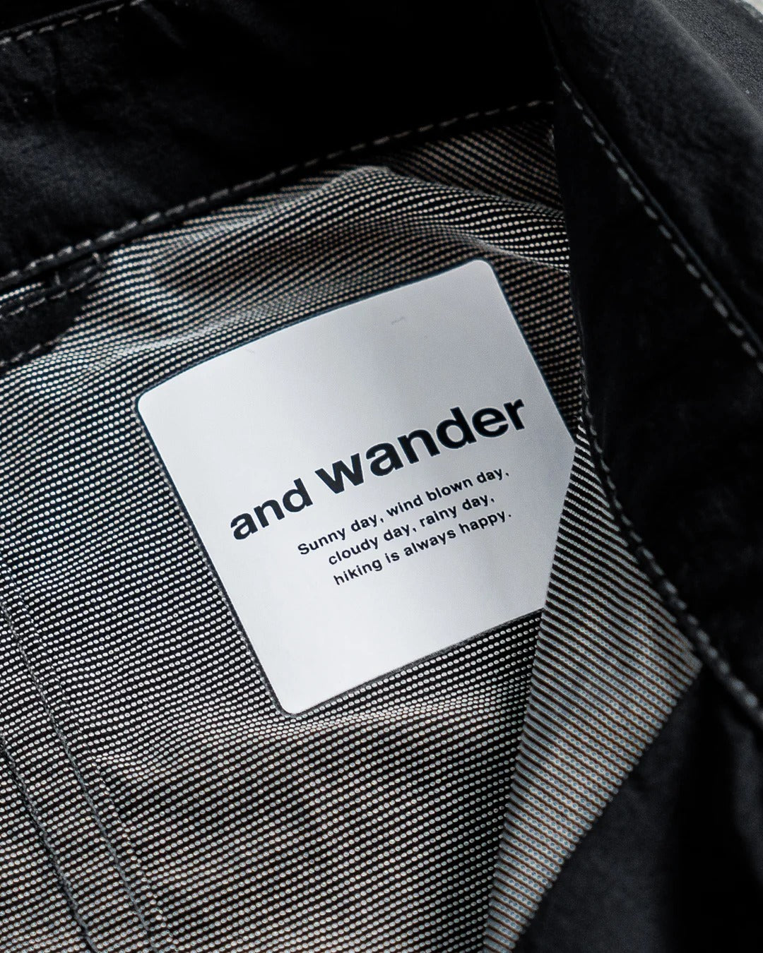 and wander / 皺褶尼龍雙口袋襯衫外套