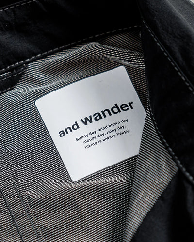and wander / 皺褶尼龍雙口袋襯衫外套