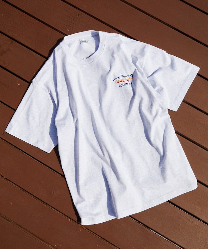 Coleman × FREAK'S STORE Fishing Goods / 背後插畫 短袖T恤