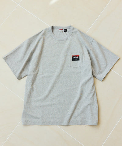NANGA 別注 ECO HYBRID CONTOUR LOGO TEE / 等高線圖形口袋短袖 T 恤