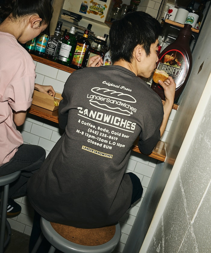 LANDER SANDWICHES × FREAK'S STORE / 背面印花 短袖T恤