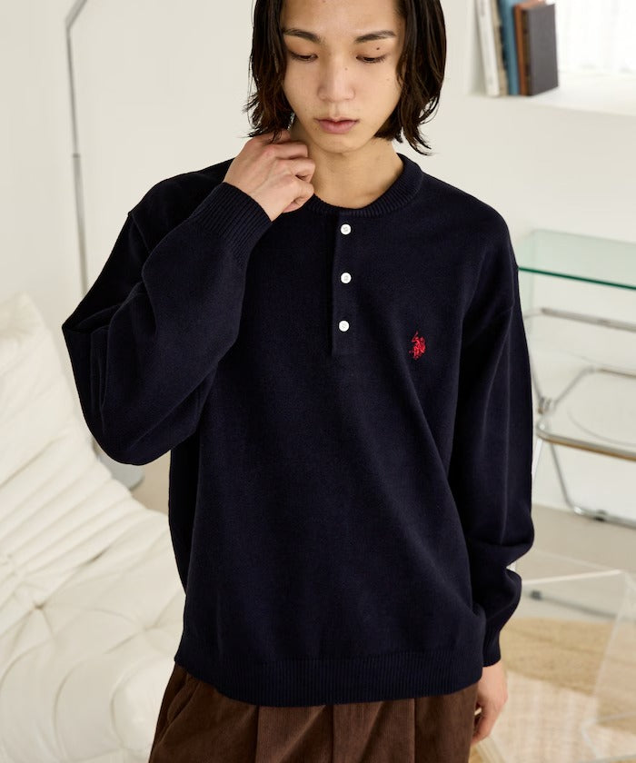 U.S. POLO ASSN. × PUBLUX / 單點刺繡亨利領針織衫（日本聯名限定）