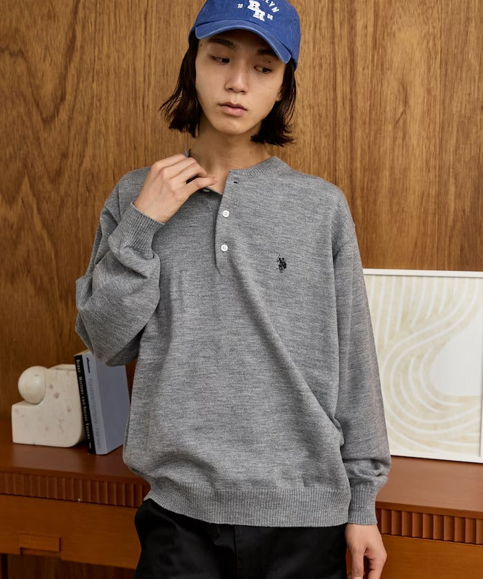 U.S. POLO ASSN. × PUBLUX / 單點刺繡亨利領針織衫（日本聯名限定）
