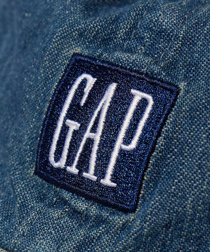 GAP × FREAK'S STORE / 刺繡LOGO六片式棒球帽（日本聯名限定）