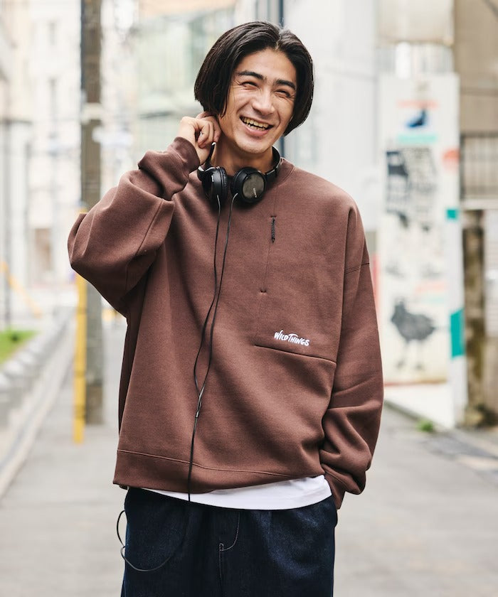 WILD THINGS × FREAK'S STORE / 小標 拉鍊口袋 圓領衫（日本聯名限定）