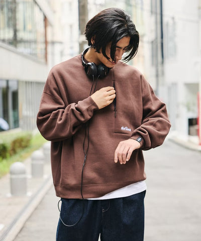 WILD THINGS × FREAK'S STORE / 小標 拉鍊口袋 圓領衫（日本聯名限定）