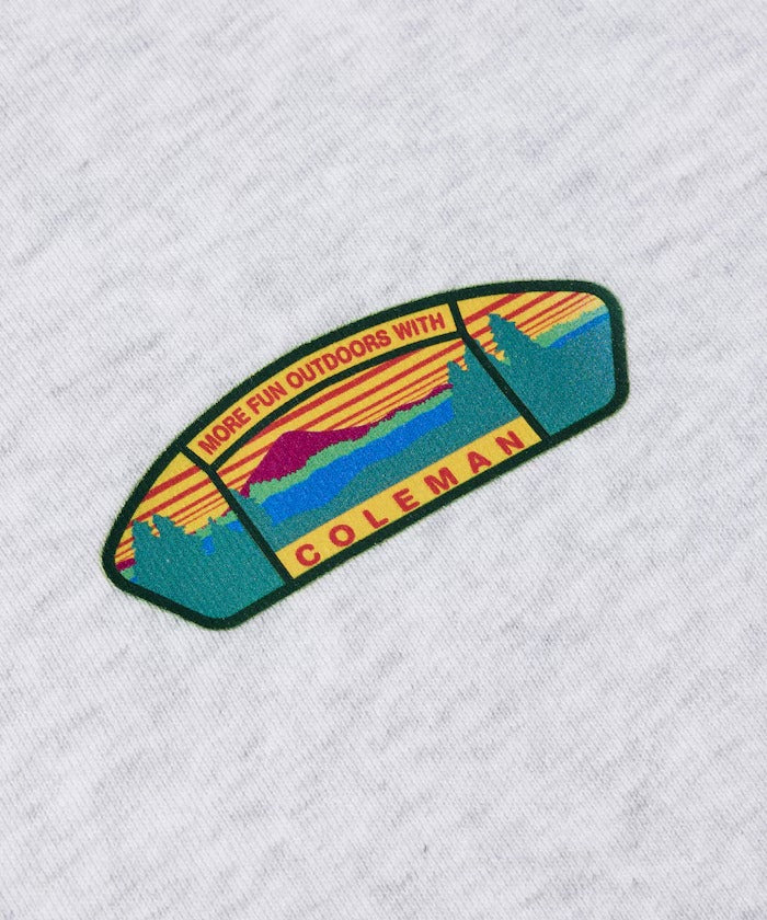Coleman × FREAK'S STORE / 鱒魚釣具背印 圓領衫（日本聯名限定）