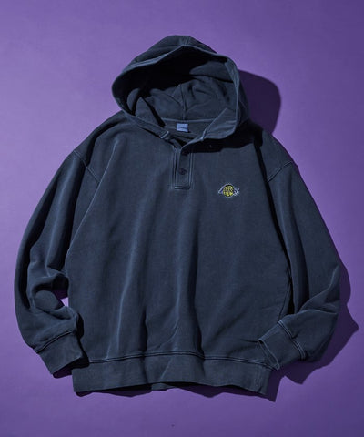 NBA × FREAK'S STORE / 球隊插畫背印 亨利領連帽衫（日本聯名限定）
