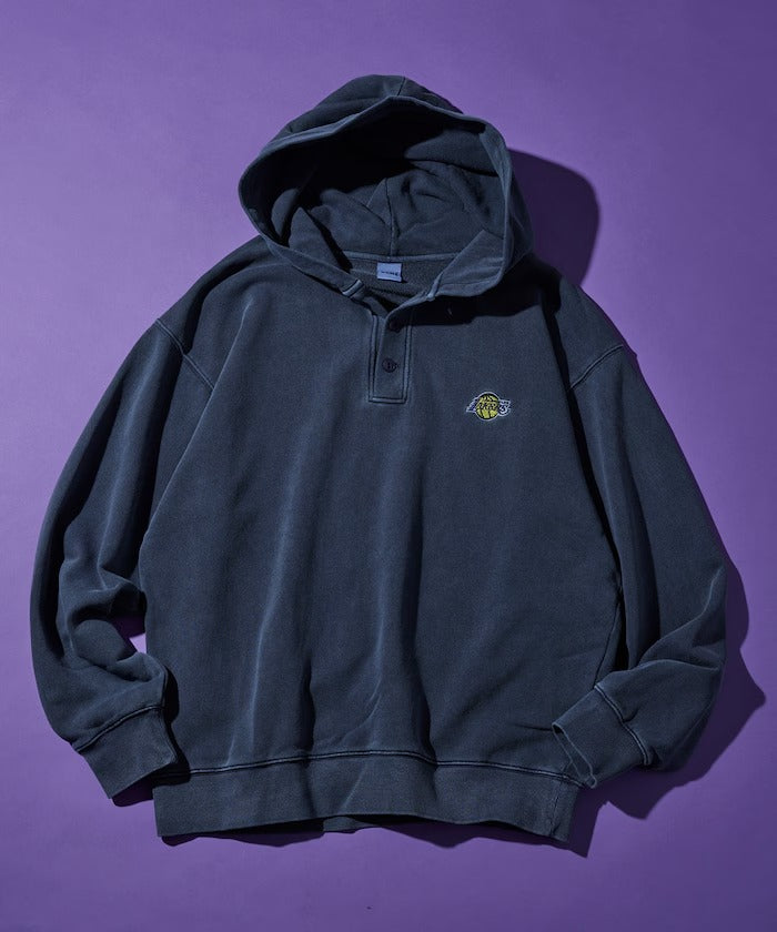 NBA × FREAK'S STORE / 球隊插畫背印 亨利領連帽衫（日本聯名限定）