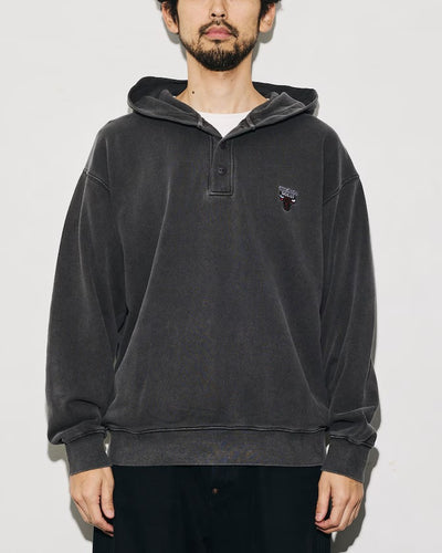 NBA × FREAK'S STORE / 球隊插畫背印 亨利領連帽衫（日本聯名限定）