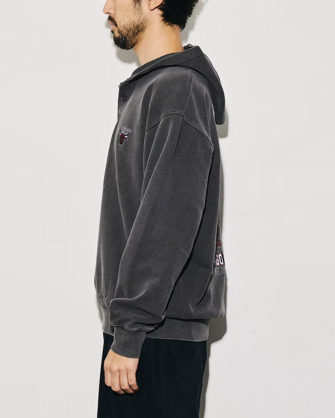 NBA × FREAK'S STORE / 球隊插畫背印 亨利領連帽衫（日本聯名限定）